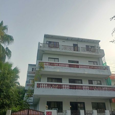Oyo Metro View Residency Near Snow World Hotel Noida Exterior photo
