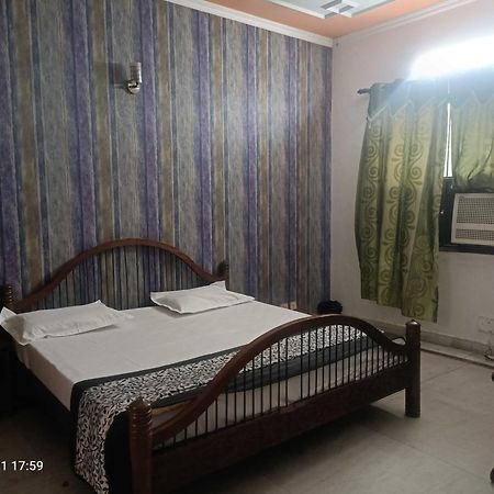 Oyo Metro View Residency Near Snow World Hotel Noida Exterior photo